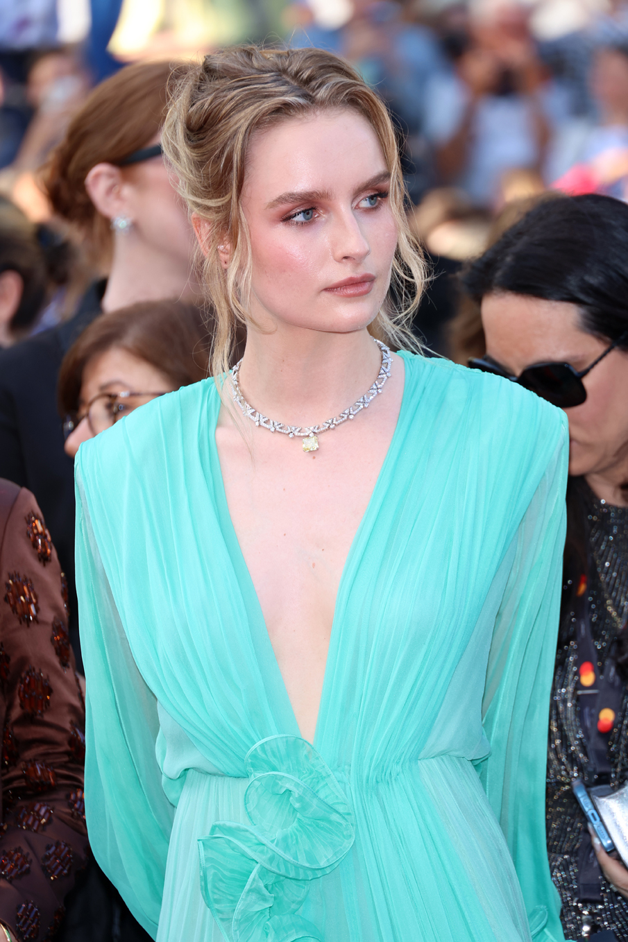 Actress, Olivia De Jonge co-star of the Elvis movie playing Priscilla Presley, shinning in Bulgari High Jewelry