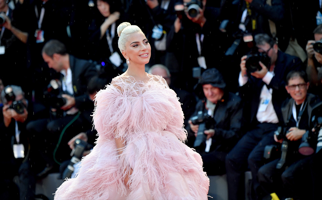  ليدي غاغا بأقراط ماسية من مجموعة Chopard Haute Joaillerie