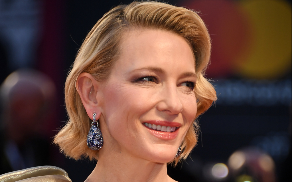 الممثلة  كيت بلانشيت بأقراط من الذهب والألماس من مجموعة Chopard Haute Joaillerie