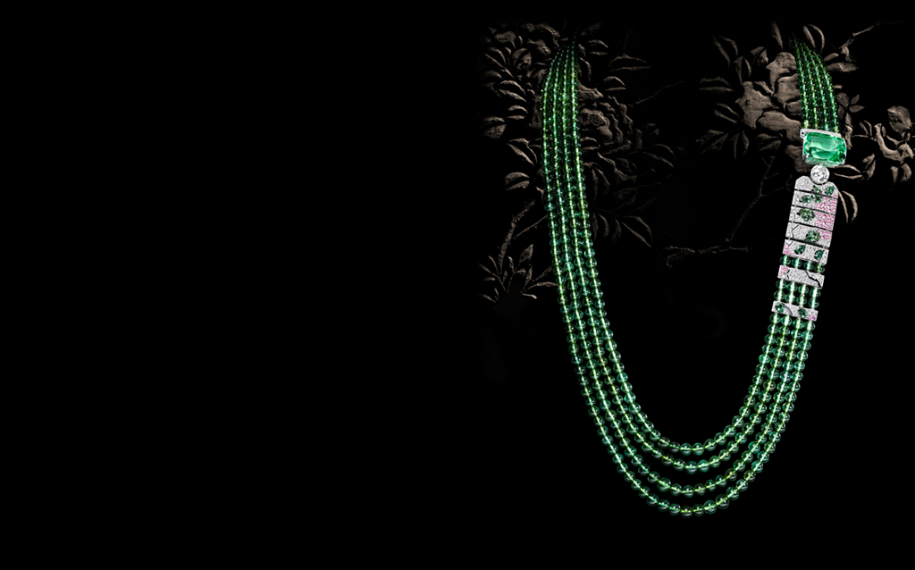 عقد ÉVOCATION FLORALE من الذهب الأبيض والتورمالين الاخضر والتسافورايت الأخضر