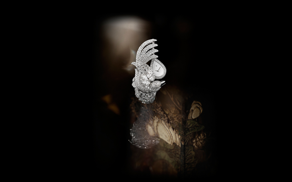 ساعة  VOL SUSPENDU الغامضة من الذهب الأبيض والألماس