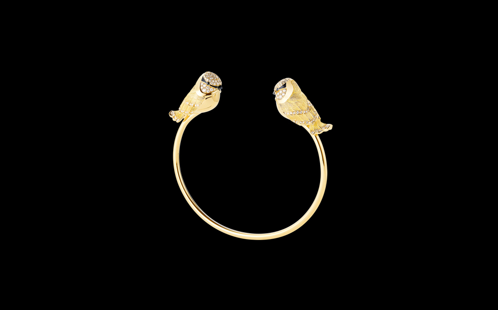 Chickadee bangle bracelet carved in yellow gold 