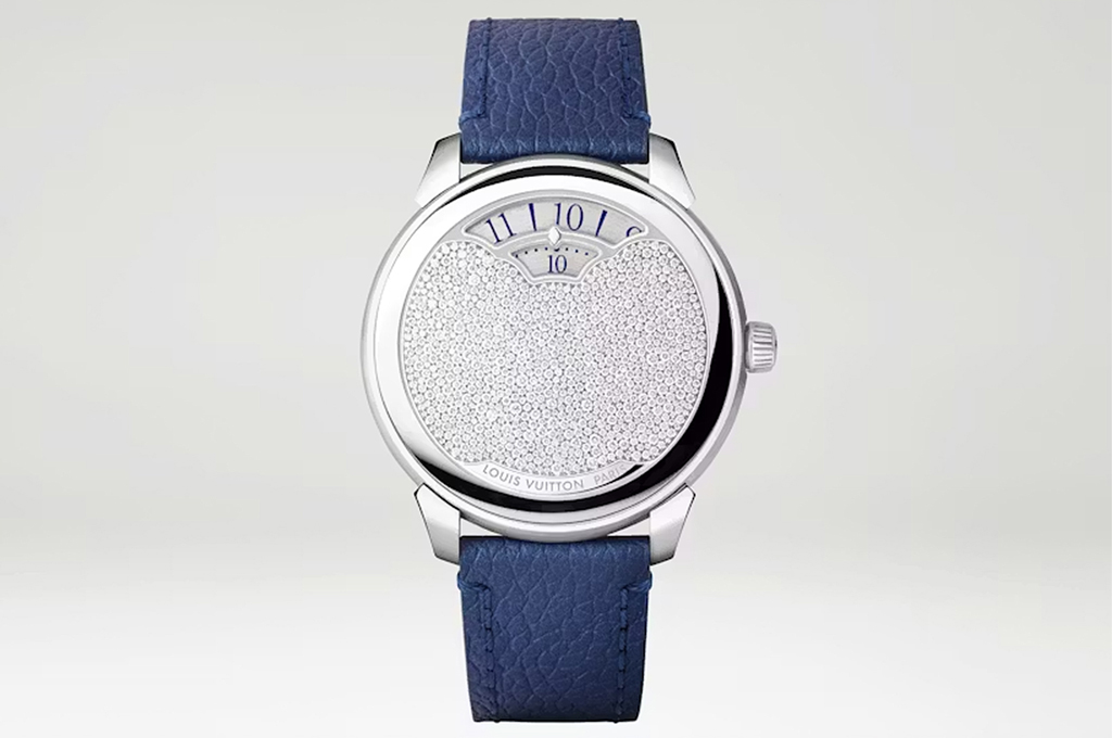 It’s a nod to a great style statement wearing a jump-hour watch